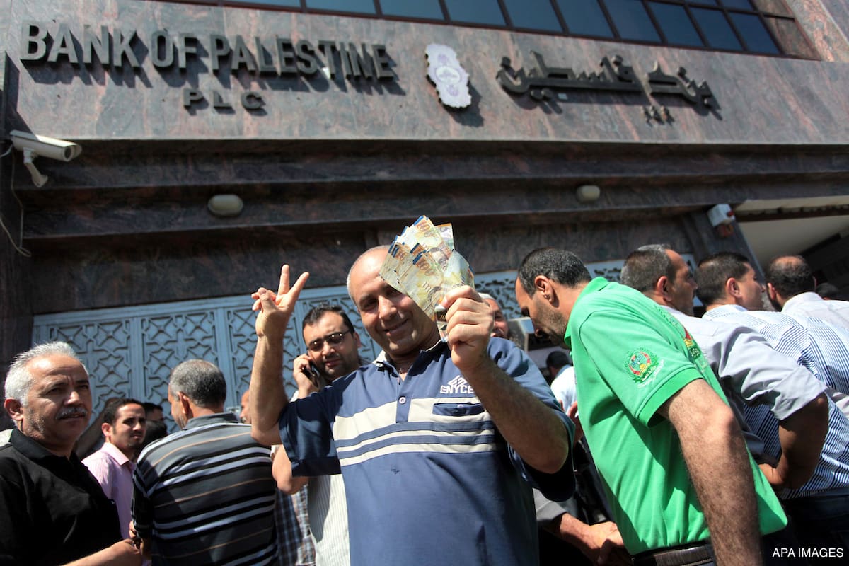 The Politicization of Public Sector Employment and Salaries in the West Bank and Gaza